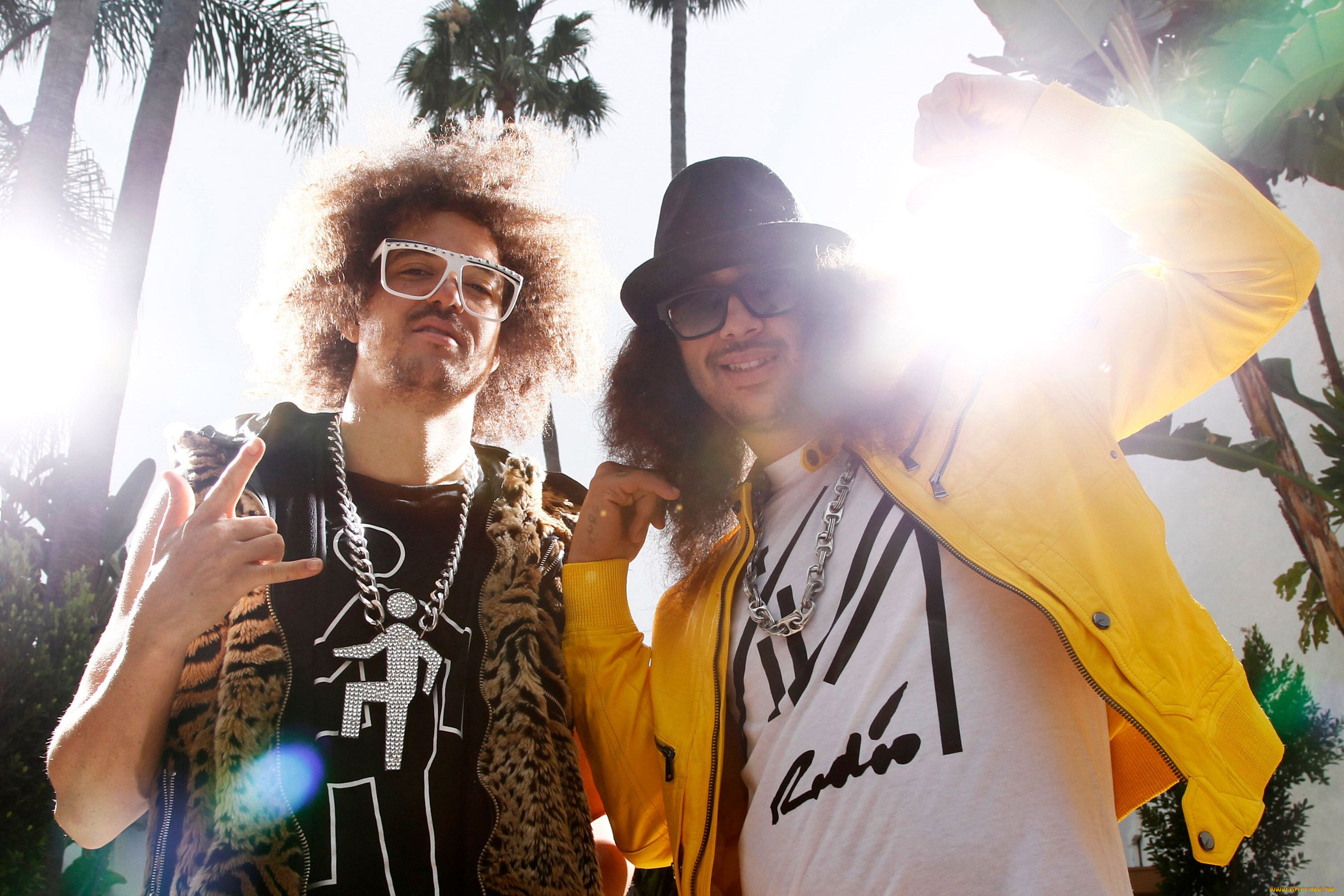 Лмфао. Группа LMFAO. LMFAO Party Rock Anthem. LMFAO Редфу.